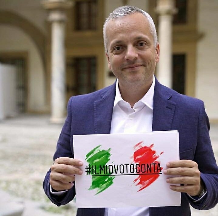 Migranti, il deputato dei Cinque Stelle, Giovanni Di Caro invita la Lamorgese a dimettersi