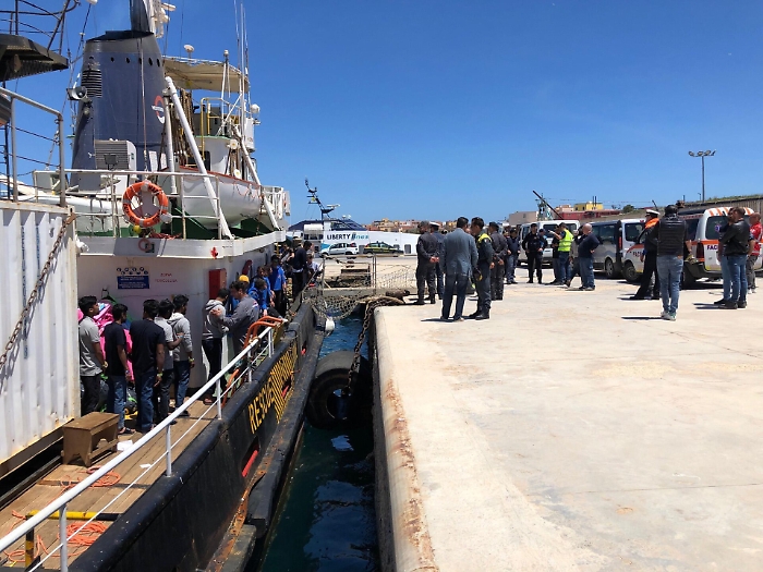 Migranti, a Lampedusa ancora sbarchi e aumenta la pressione delle Ong