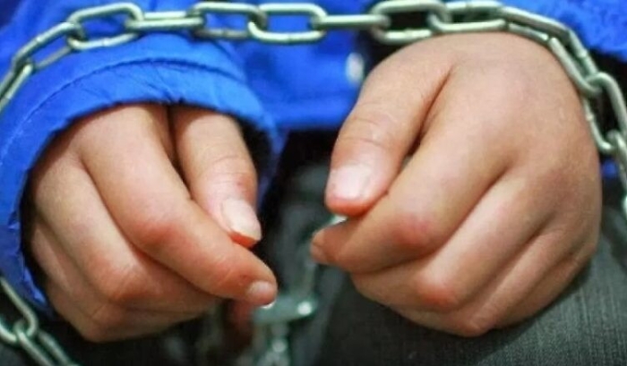 Naro, tenevano un disabile segregato in catene: arrestati i due tutori