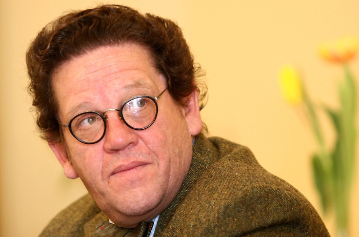 Le scuse di Philippe Daverio ai siciliani: "Sono umano e sanguigno come i miei parenti svevi"