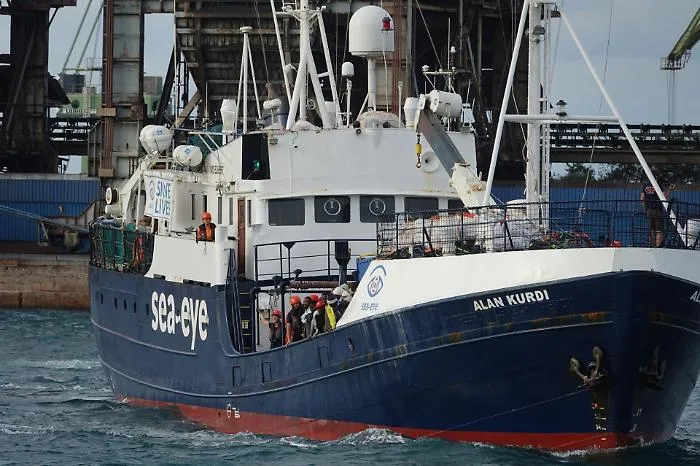 Migranti, la nave Alan Kurdi sottoposta a fermo amministrativo a Palermo