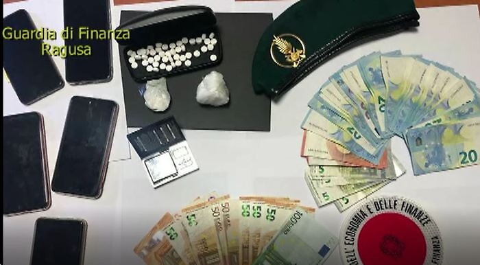 Ragusa, spacciatori con il reddito di cittadinanza: un arresto e una denuncia