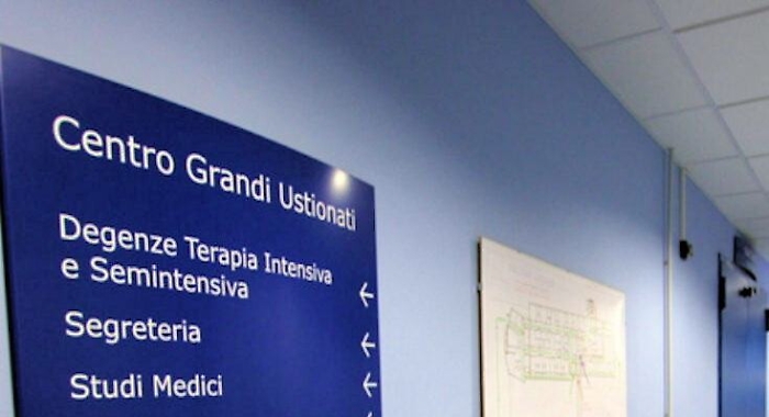 Floridia: uomo si dà fuoco, ricoverato a Catania in gravi condizioni