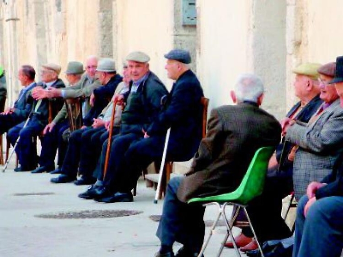 Le aree interne "ospizio" di Sicilia: nel 2030 uno su quattro sarà over 65