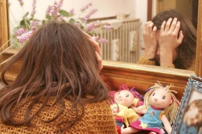 Catania: il pap&agrave; aggredisce la madre e la figlioletta chiama il 112