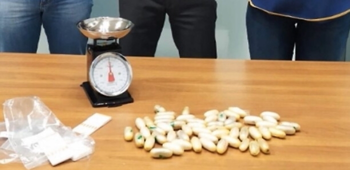 Bloccato all'aeroporto di Bari con 54 ovuli di cocaina appena ingeriti