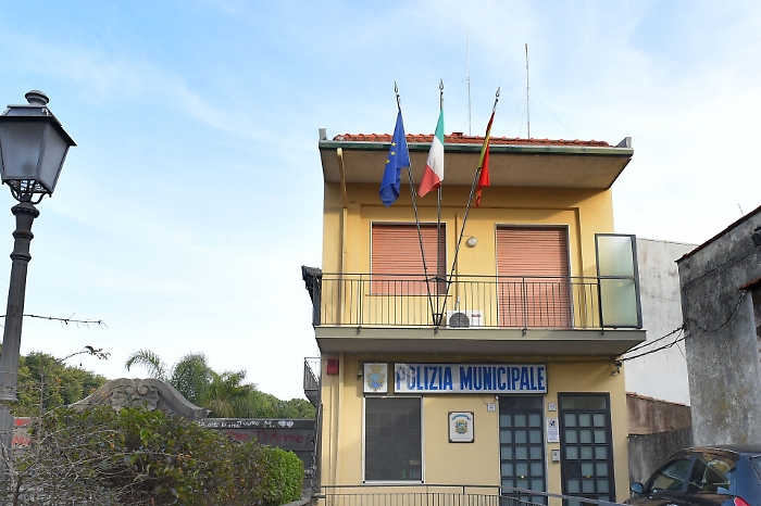 Aci Catena, vandali in azione nell'ex caserma dei vigili urbani