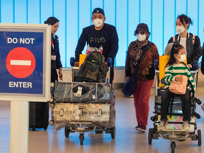 Coronavirus: sempre più compagnie sospendono voli con la Cina, Codacons diffida quelle che atterrano in Italia