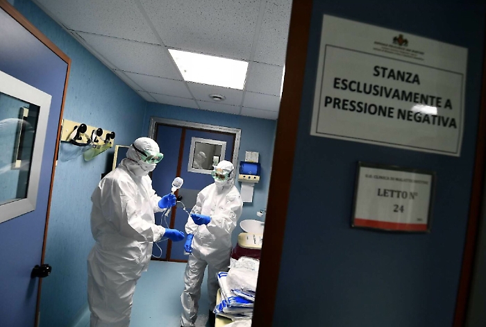 Coronavirus, è psicosi anche negli ospedali di Catania: con l'influenza reparti in tilt