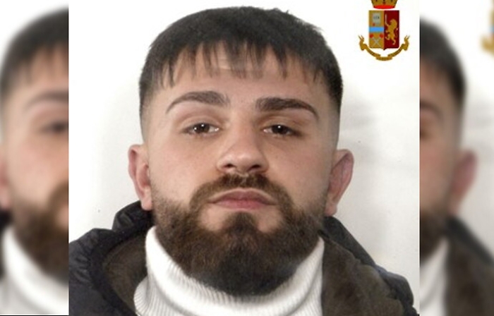 Adrano: ruba un'auto, fugge dalla polizia ma si schianta: arrestato