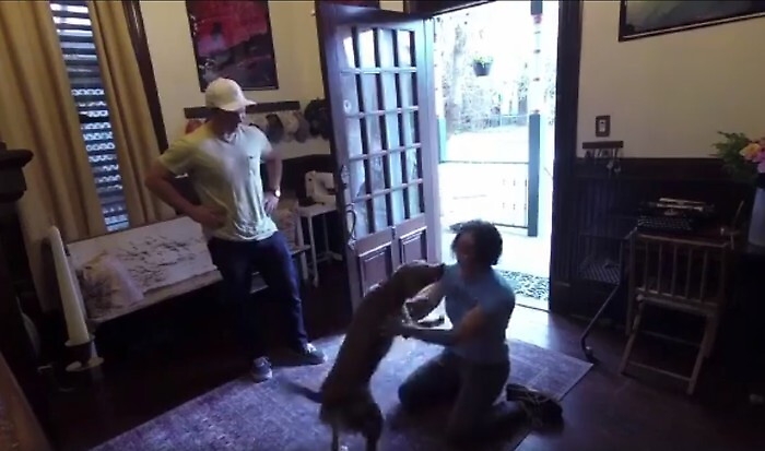 Astronauta della Nasa torna a casa: ecco come la accoglie il suo cane