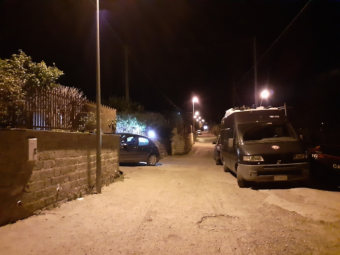 San Michele di Ganzaria: 24enne tenta di uccidere il padre e la madre, la donna in gravi condizioni