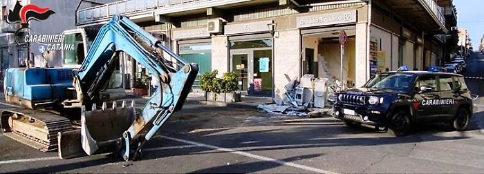 Trecastagni, l'assalto al bancomat fallisce per l'arrivo dei carabinieri