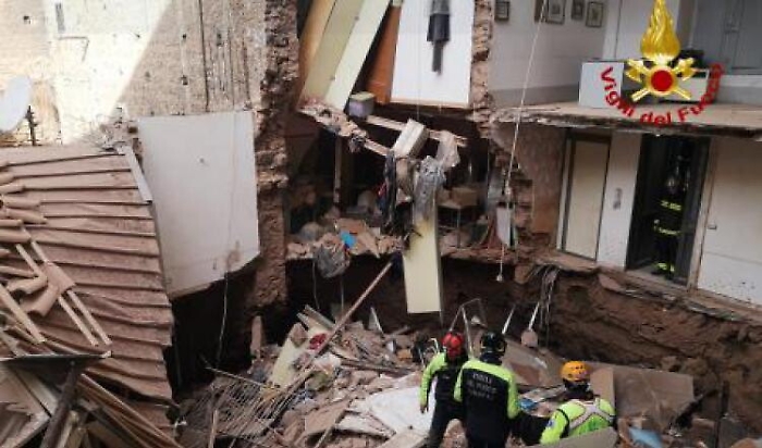 Crollo a Catania, inquilini rimasti senza casa chiedono perizia sul palazzo