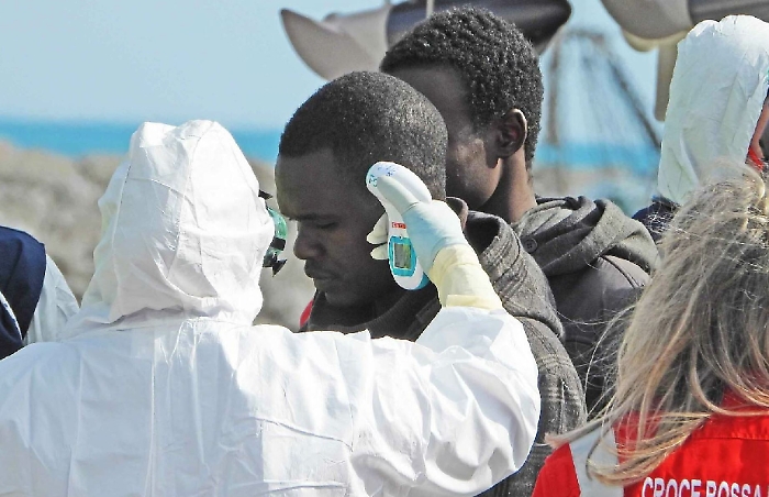 Coronavirus: Ocean Viking a Pozzallo con 274 migranti,  quarantena e isolamento