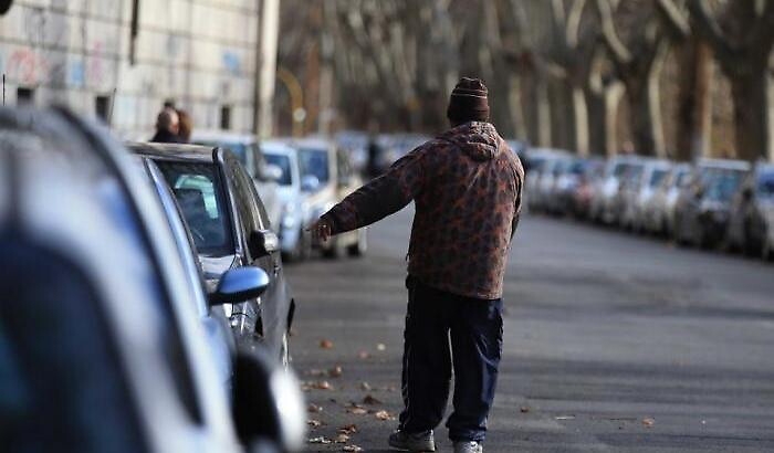 Catania, altri parcheggiatori abusivi nei guai: decisive le segnalazioni