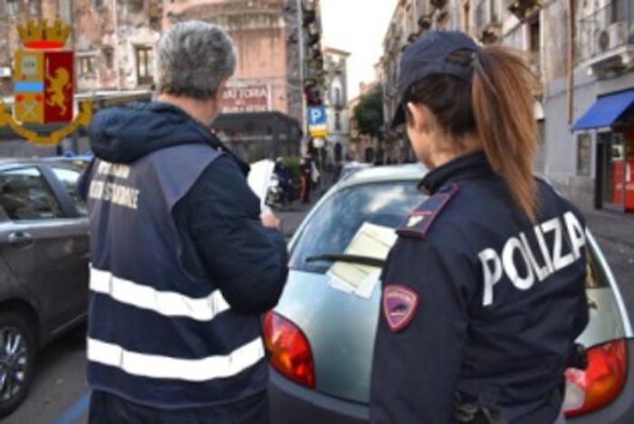 Catania, posteggiatori abusivi erano diventati i "padroni" della strada