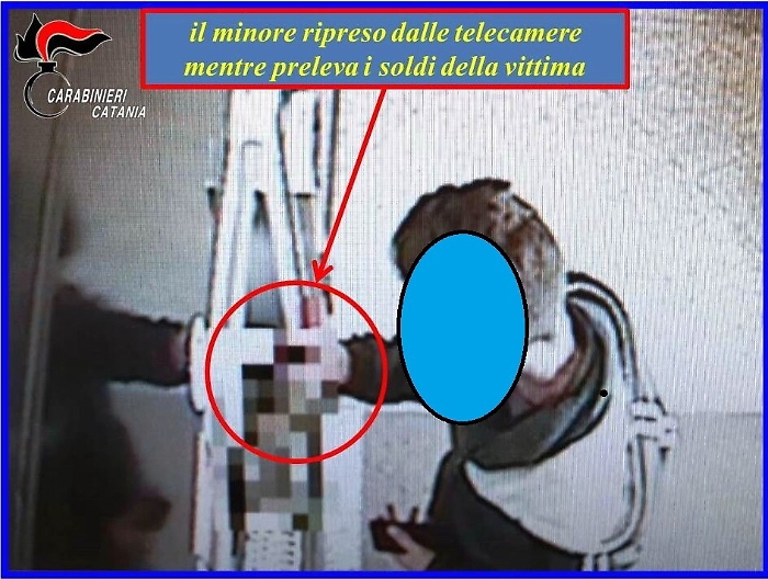 Bronte, ruba il bancomat all'anziano cui la madre fa da badante e preleva 500 euro