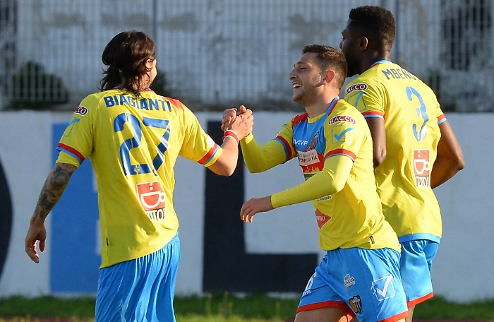 Calcio, il Catania primeggia sul Bisceglie a porte chiuse