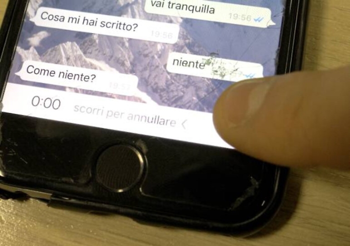 Asfalto, scarpe, vitamina C e acqua calda, tutte le fake news sul coronavirus smentite dagli esperti