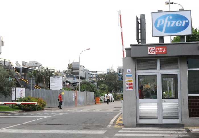 Catania, i sindacati chiedono alla Pfizer lo stop dopo la morte del dipendente per coronavirus