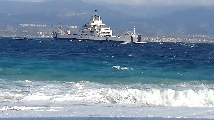 Coronavirus, Musumeci precisa: "Quattro corse al giorno sullo Stretto per Messina"