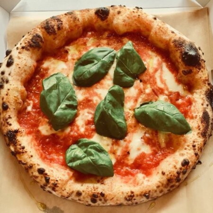 Da Napoli contest social su pizza fatta in casa: in palio corsi per pizzaiolo