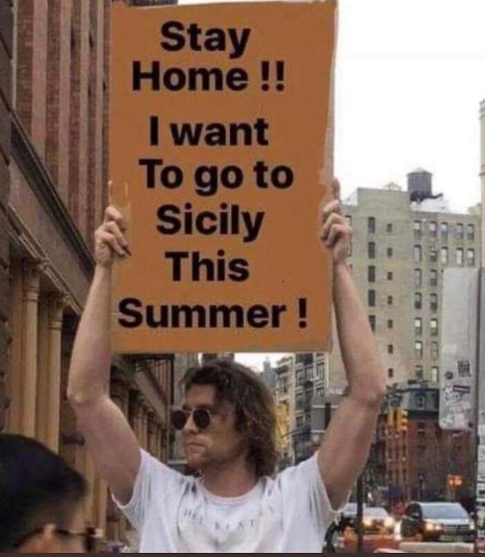 messaggio dagli USA: "State a Casa voglio andare in Sicilia quest'estate"