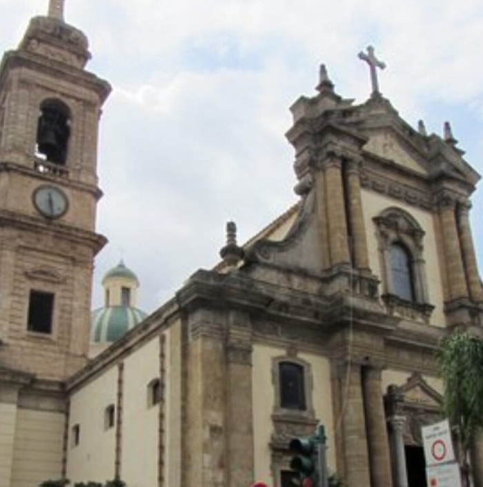 Veglia sui social e Via Crucis dai balconi, Partinico non rinuncia ai riti di Pasqua