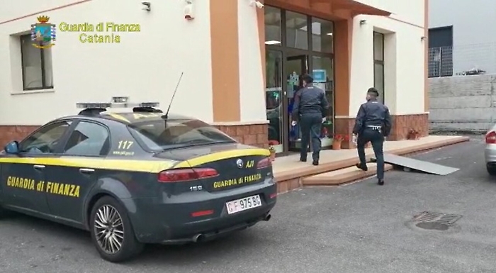 Normale detergente venduto a Bronte per igienizzante: 7mila litri sequestrati