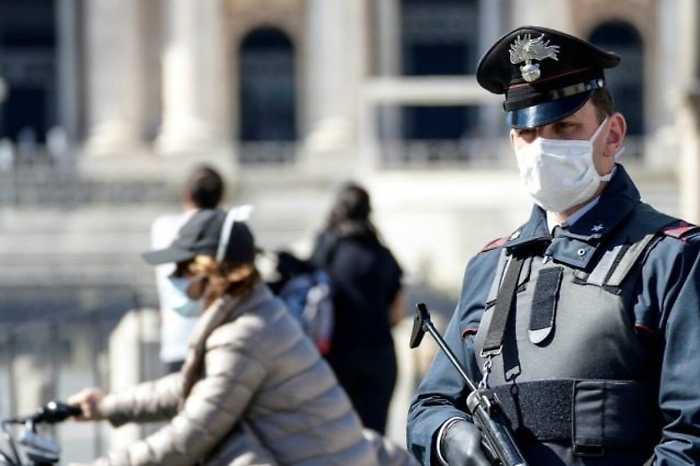 Coronavirus, giocavano a tennis, multati