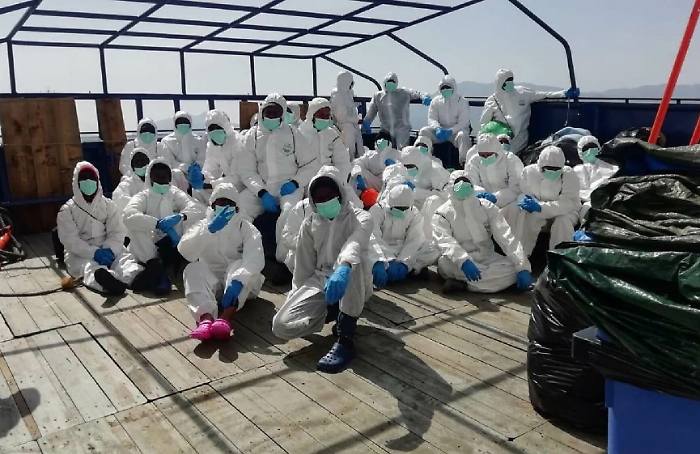 Migranti, tutti negativi al coronavirus i profughi a bordo del Rubattino