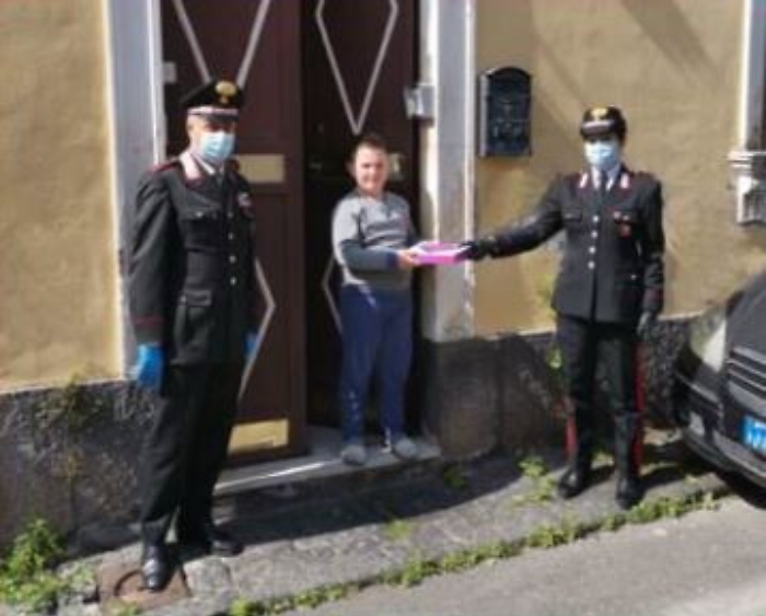 Catania, non hai il tablet per studiare? Te lo portano i carabinieri