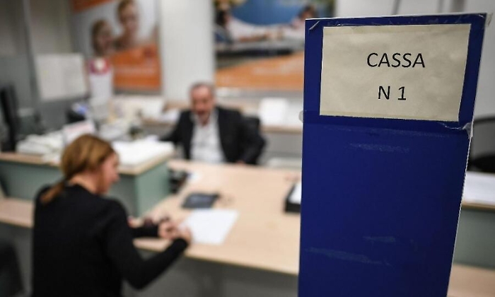 Il M5s: «Sulla cassa integrazione in Sicilia ritardi colossali della Regione»