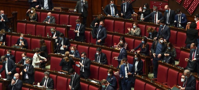 Deputato della Lega alla Camera con la febbre: è polemica