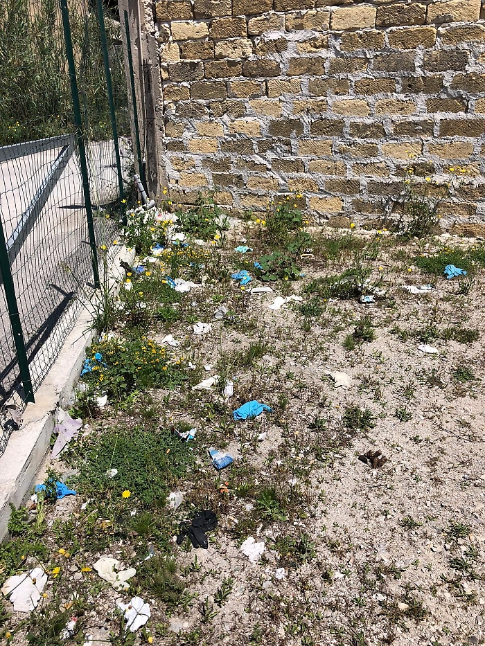 Partinico (PA): degrado all'interno di un parcheggio