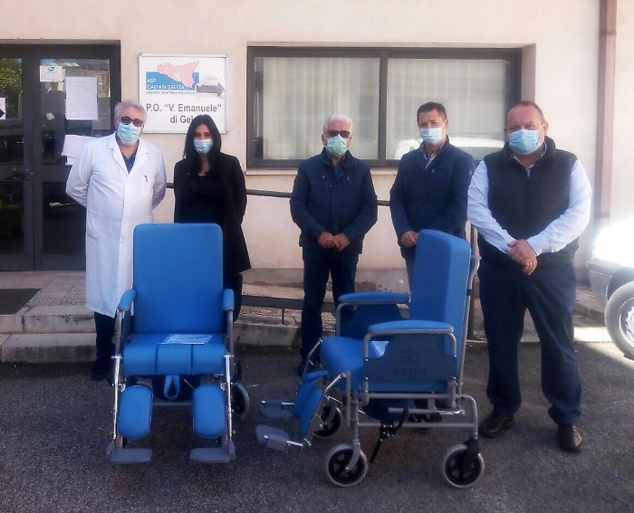 Gela, il volontariato scende in campo:
regalate due sedie a rotelle all'ospedale