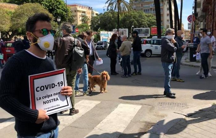 Coronavirus: commercianti protestano a Palermo contro Conte, interviene la polizia