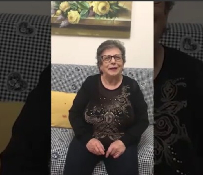 «Buon compleanno, signora Annamaria» da un manipolo di adorabili sconosciuti