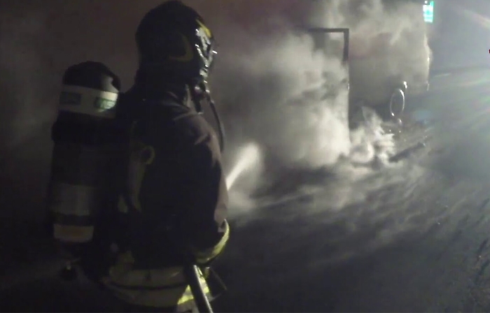 A19 , furgone va misteriosamente in fiamme nella galleria “maledetta”