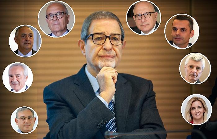 Regione siciliana, la brusca frenata sul (pericoloso) “rimpastone”