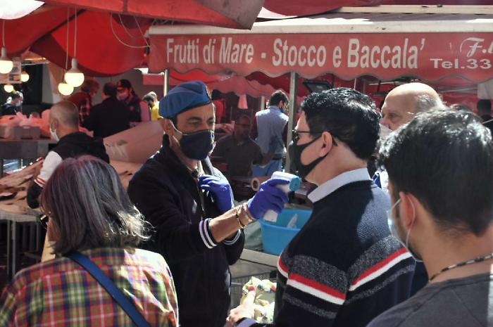 Catania: arriva l'app contapersone per Pescheria, Fiera e mercatini