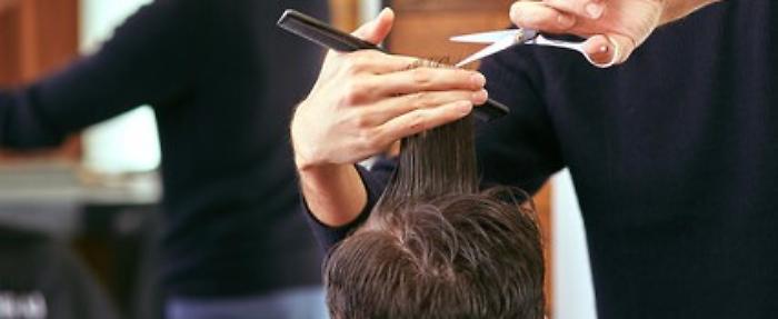 Barbiere a domicilio nel Nisseno positivo al Covid: 40 in isolamento