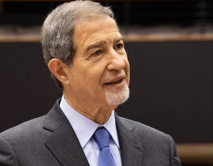 Fase 2, il piano di Musumeci: distanze ridotte in ristoranti, alberghi e lidi balneari