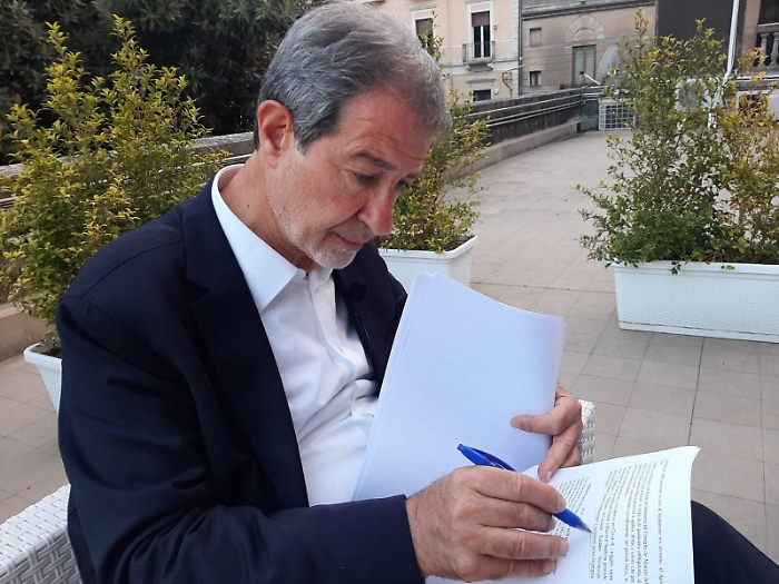Fase 2, la Sicilia riapre con nuove regole
Musumeci ha firmato l'ordinanza