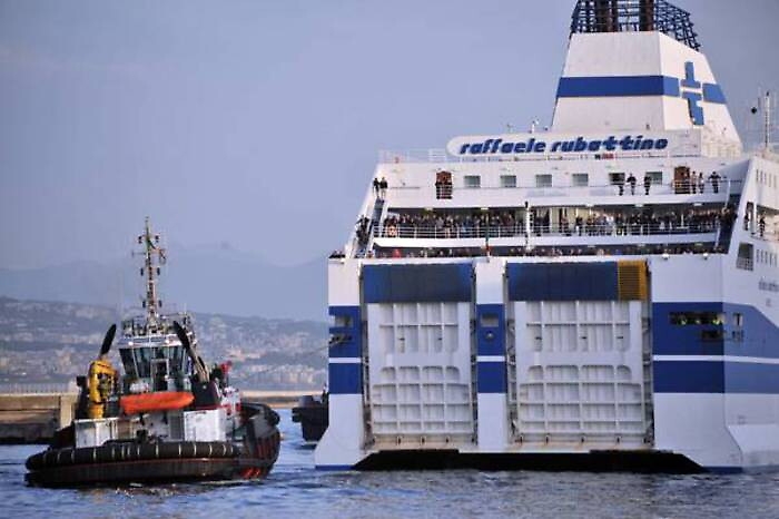 In Sicilia riprendono collegamenti marittimi e aerei