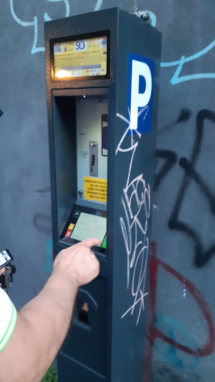 Catania: pochi parcometri in via di Sangiuliano