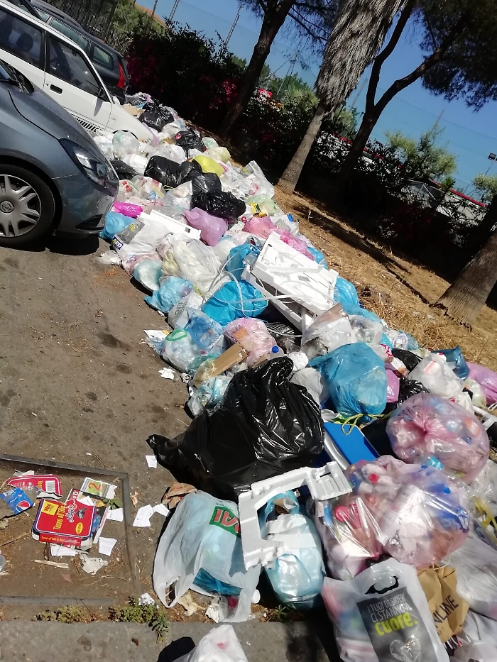 S. Paolo, Gravina di Catania: immondizia in strada da 10 giorni