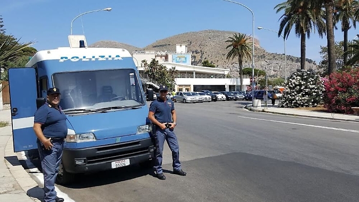 Sequestrata a Mondello un'area  per sosta camper abusiva