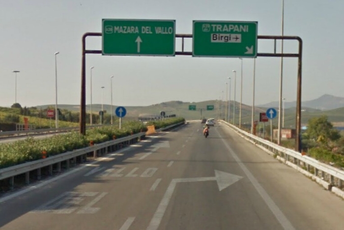 Incidente Trapani, si schianta con l'auto contro guard-rail lungo A29 e muore